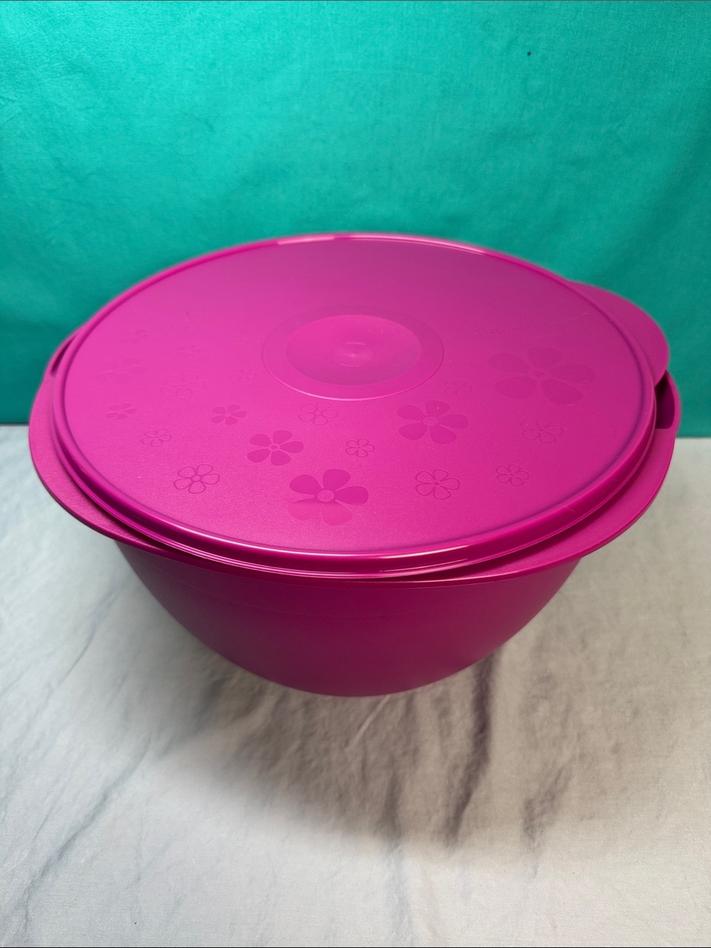 Tupperware Maxi Bowl 10 Liter 42 Cup Magenta Pink New